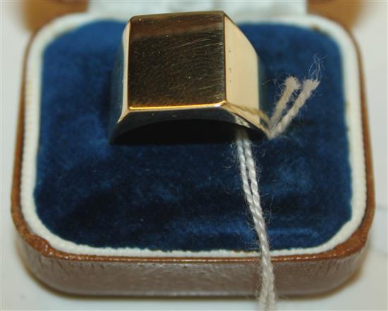 Signet ring